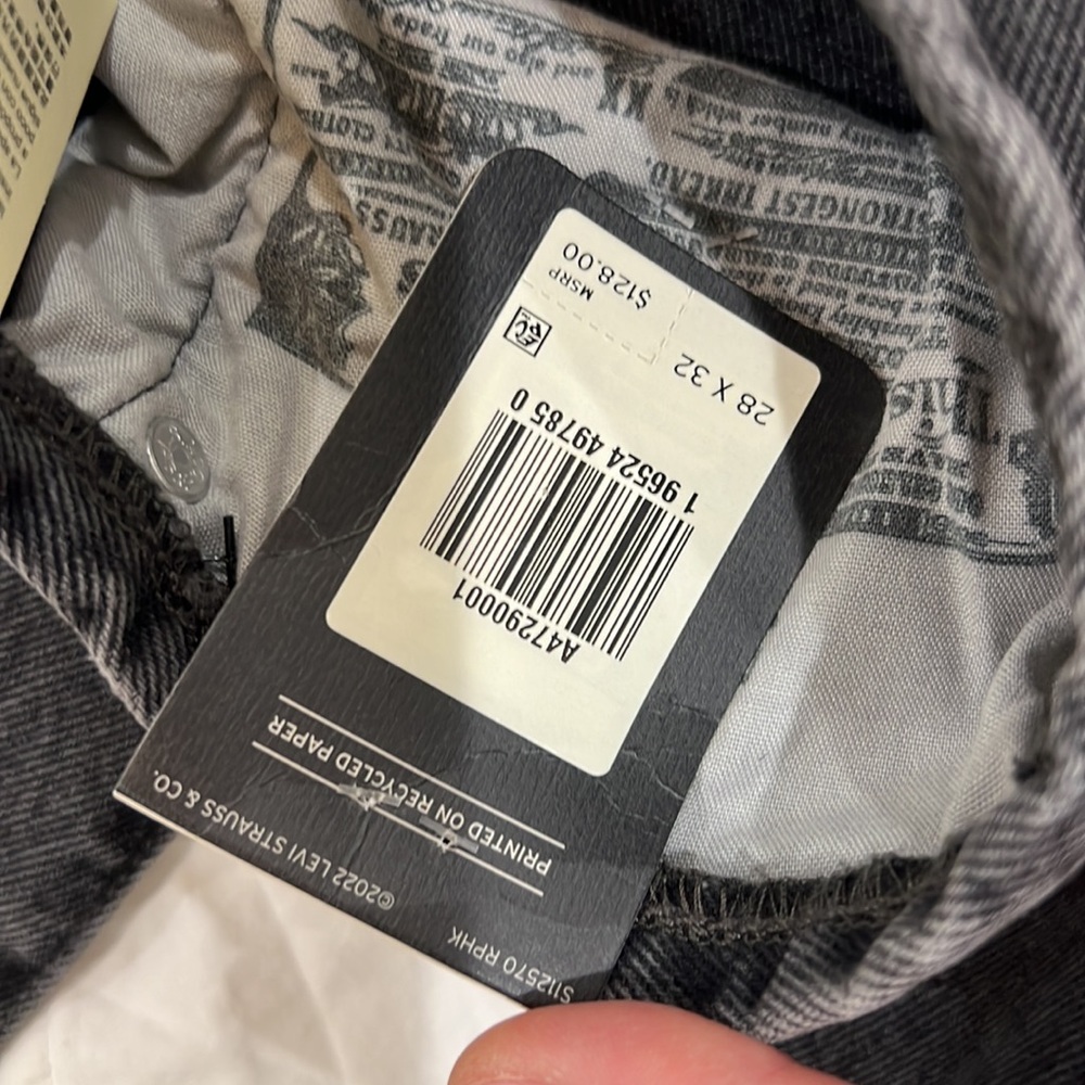 Levis - Picture 6 of 6
